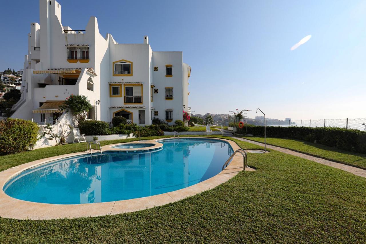 082 - Stunning Sea Views Beachfront Apartment Benalmádena Exterior foto