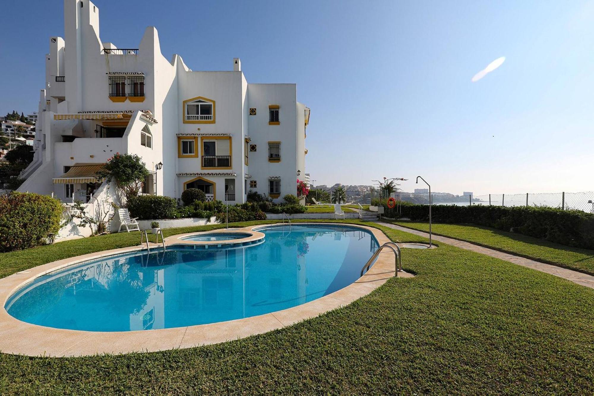 082 - Stunning Sea Views Beachfront Apartment Benalmádena Exterior foto